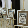 Портреты участников спецоперации вручили семьям героев 
